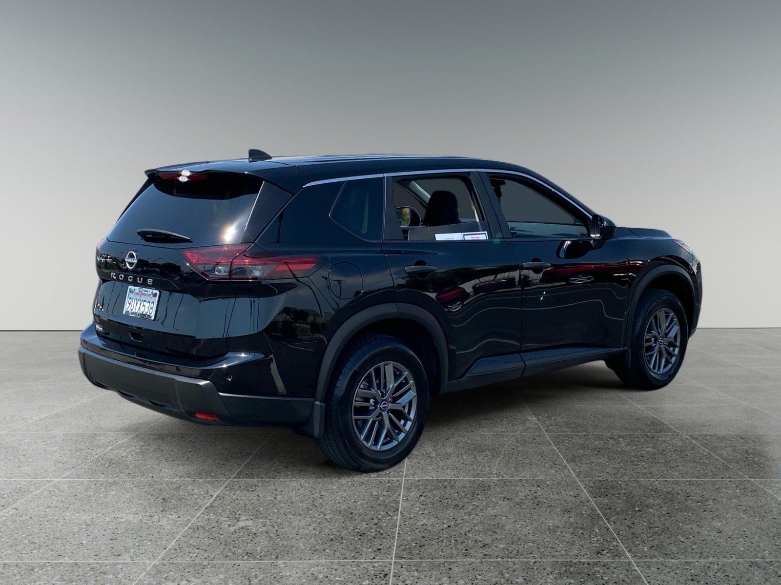 Used 2025 Nissan Rogue S FWD image 5