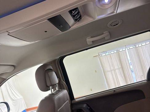 Used 2014 Chrysler Town & Country Touring-L w/ Driver Convenience Group FWD image 22