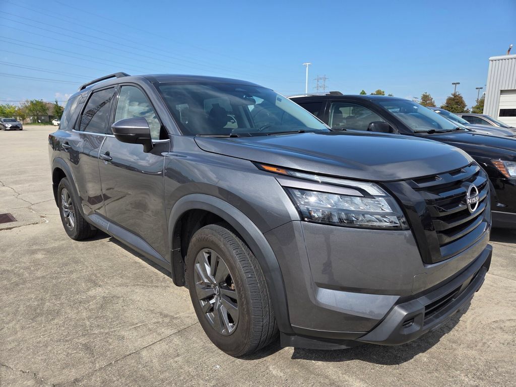 Used 2024 Nissan Pathfinder SV w/ Lighting Package (N92) FWD image 3