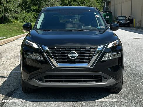 Certified 2023 Nissan Rogue SV image 3