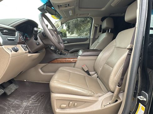Used 2019 Chevrolet Suburban Premier image 9