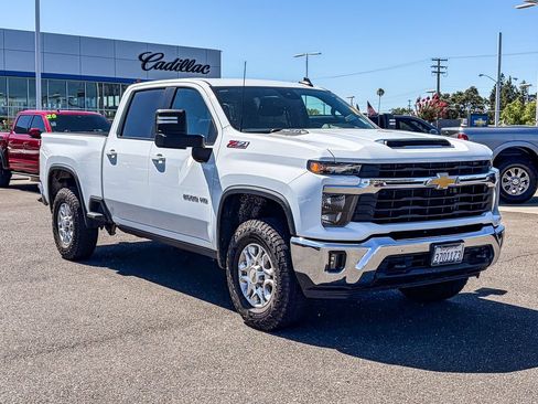 Used 2024 Chevrolet Silverado 2500 LT w/ Convenience Package AWD/4WD image 5