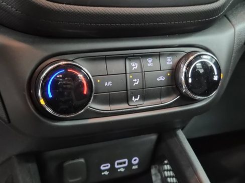 Used 2021 Chevrolet TrailBlazer LS image 28