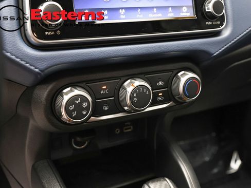Used 2025 Nissan Versa SV FWD image 18