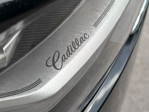 Used 2024 Cadillac Escalade Premium Luxury AWD/4WD image 19