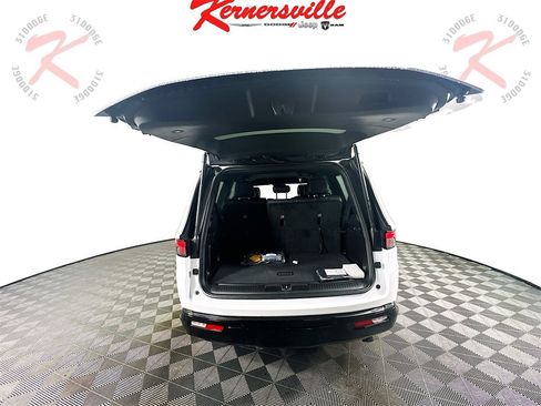 New 2025 Jeep Wagoneer Series II w/ Convenience Group I image 16