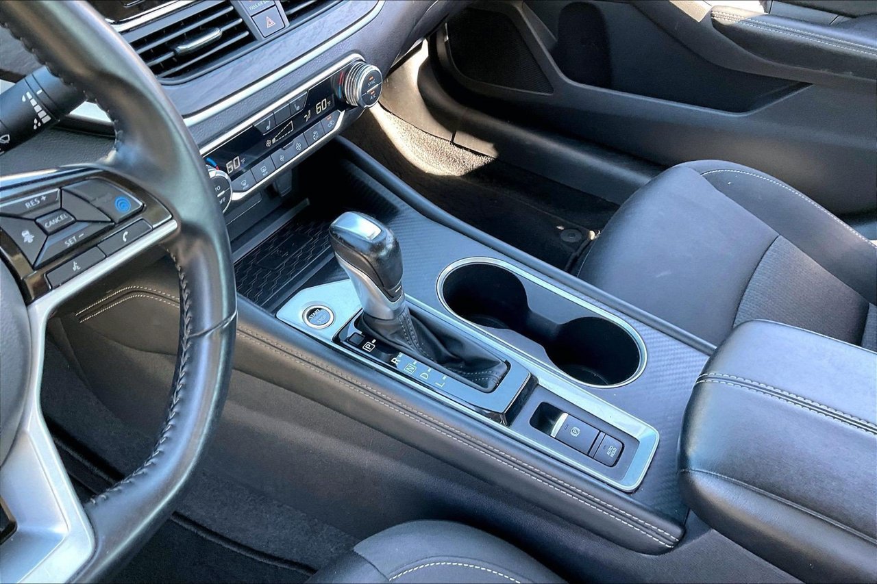 Used 2025 Nissan Altima 2.5 SV w/ SV Premium Package AWD/4WD image 28
