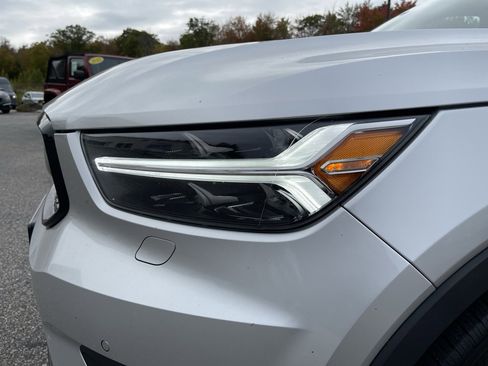 Used 2019 Volvo XC40 T5 R-Design image 14