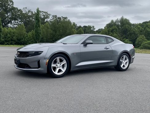 Used 2020 Chevrolet Camaro LT RWD image 3