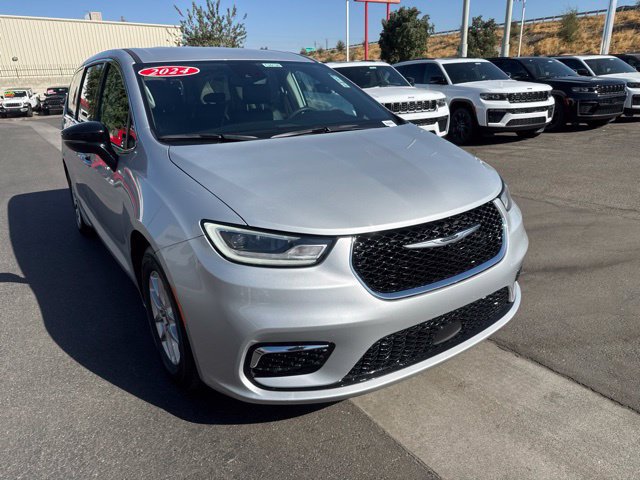 Certified 2024 Chrysler Pacifica Touring-L FWD image 8