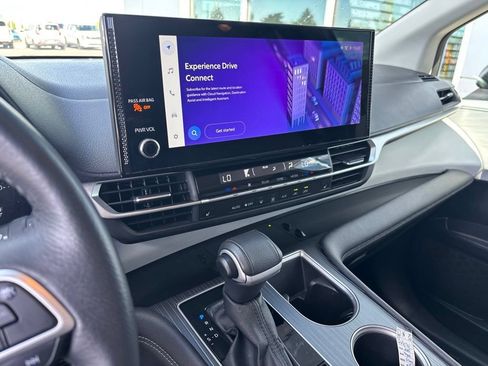 Used 2025 Toyota Sienna XLE FWD image 8