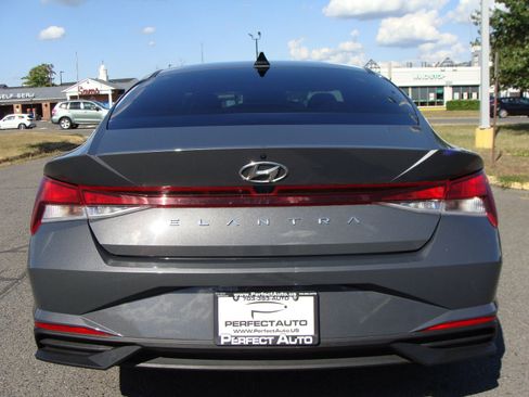 Used 2023 Hyundai Elantra SEL w/ Preferred Accessory Package image 5