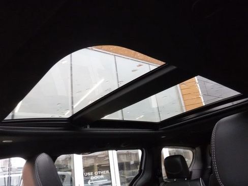 New 2026 Chrysler Pacifica Limited image 13