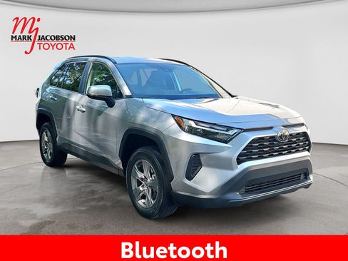 Used 2025 Toyota RAV4 XLE FWD image 5