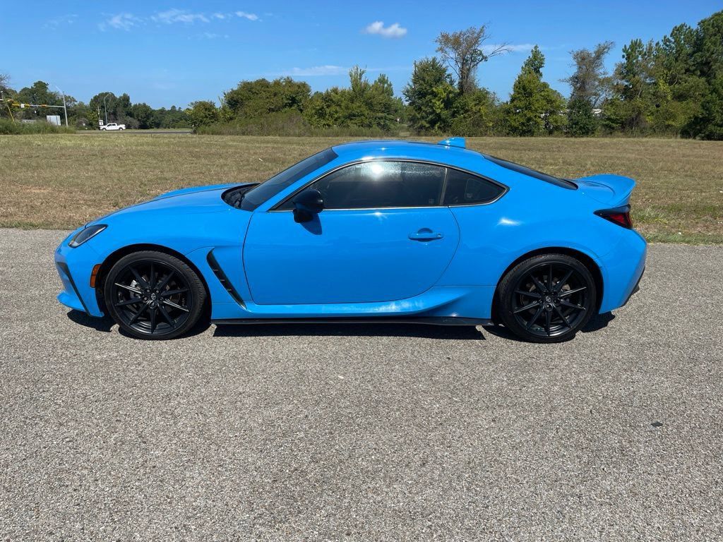 Used 2022 Toyota GR86 Premium RWD image 2