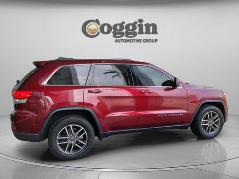 Used 2019 Jeep Grand Cherokee Laredo w/ Laredo X Package image 4