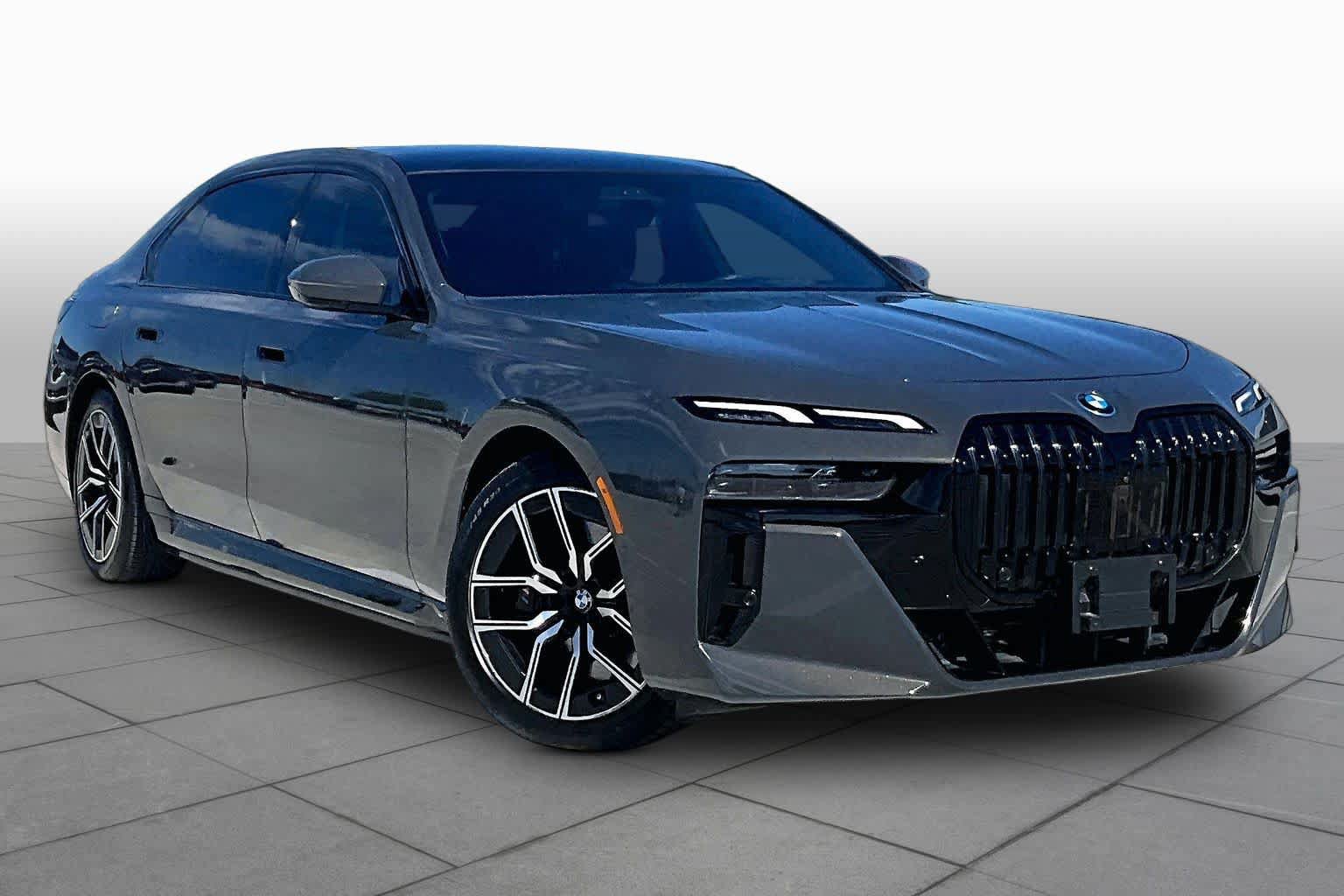 Used 2023 BMW i7 xDrive60 AWD/4WD image 2