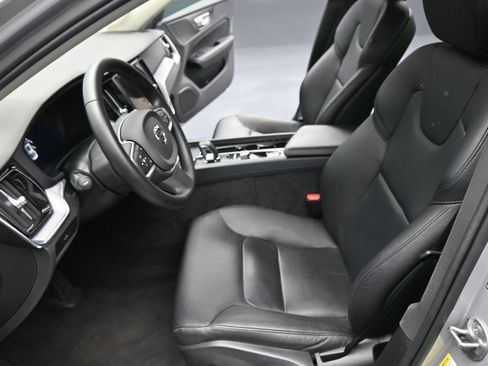 Used 2024 Volvo S60 B5 Core FWD image 8