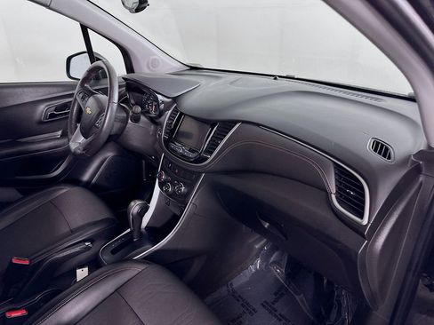 Used 2022 Chevrolet Trax LT w/ LT Convenience Package image 35