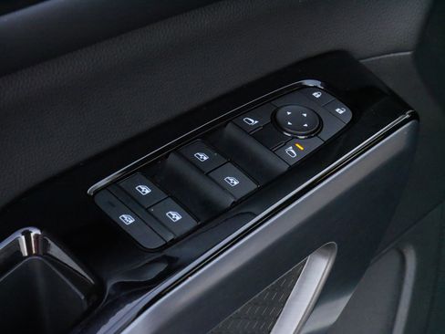 Used 2024 Nissan Pathfinder SL w/ Black Appearance Package image 19