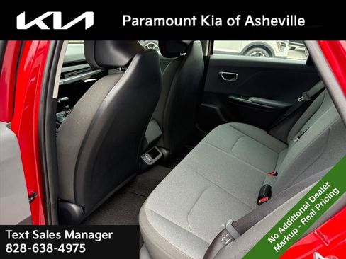 New 2025 Kia K4 LXS image 18