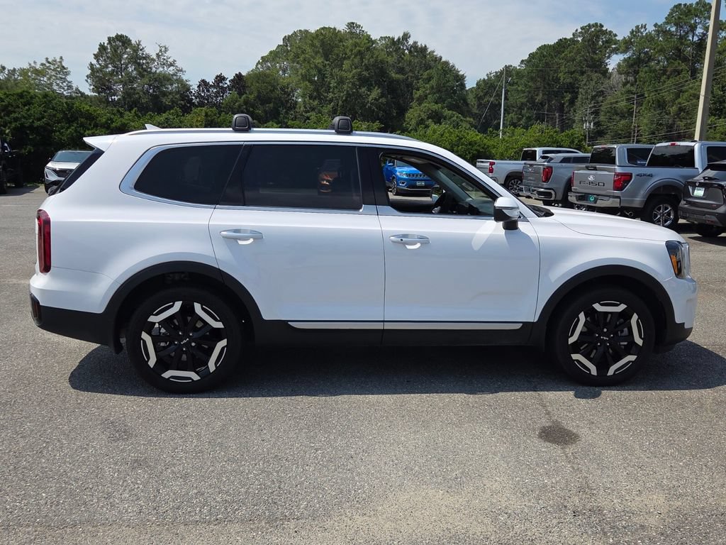 Used 2025 Kia Telluride S FWD image 12