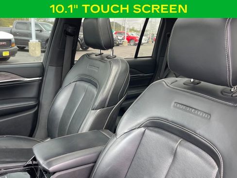 Used 2022 Jeep Grand Cherokee Overland AWD/4WD image 16