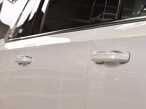 Used 2023 Cadillac Escalade ESV Premium Luxury Platinum w/ Heavy-Duty Trailer Package image 17