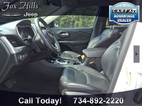 Used 2016 Jeep Cherokee Trailhawk w/ Comfort/Convenience Group AWD/4WD image 14