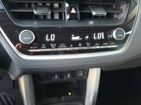 Used 2025 Toyota Corolla Cross XLE w/ Convenience Package image 22