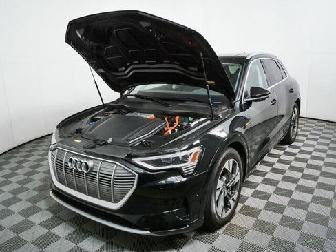 Used 2023 Audi e-tron Premium Plus w/ Premium Plus Package AWD/4WD image 34