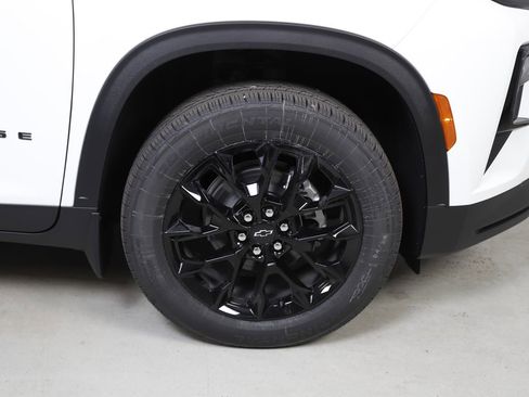 New 2026 Chevrolet Traverse LT w/ Midnight/Sport Edition FWD image 5