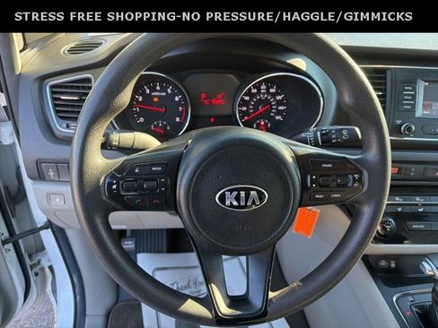 Used 2018 Kia Sedona LX image 17