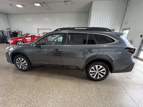 Used 2023 Subaru Outback Premium image 30