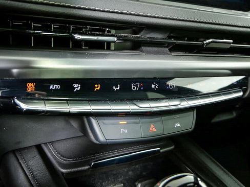 Used 2024 Cadillac XT4 Premium Luxury AWD/4WD image 17