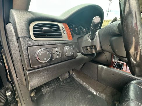 Used 2008 Chevrolet Avalanche LTZ w/ LTZ Preferred Equipment Group AWD/4WD image 25
