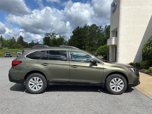 Used 2019 Subaru Outback 2.5i Premium w/ Popular Package #2 AWD/4WD image 4