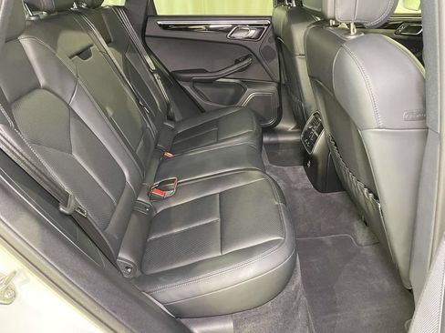 Certified 2024 Porsche Macan AWD/4WD image 22