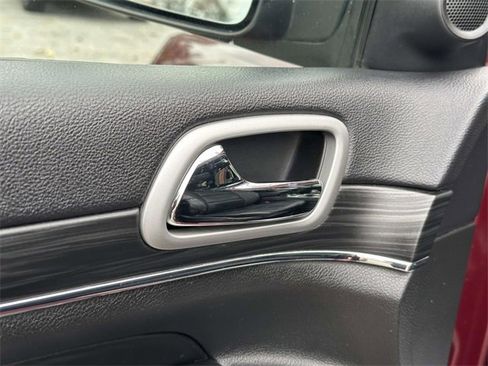 Certified 2019 Jeep Grand Cherokee Limited image 16