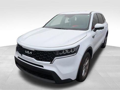 Used 2023 Kia Sorento LX image 3