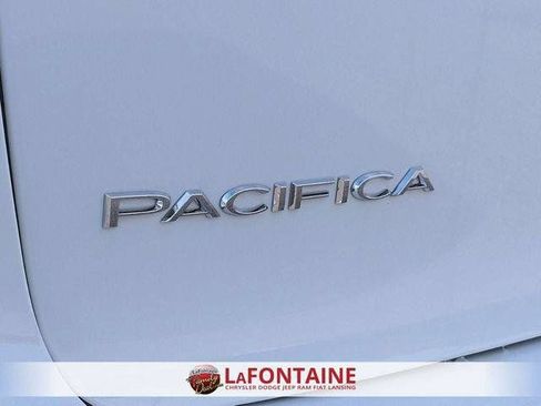 New 2026 Chrysler Pacifica Select AWD/4WD image 10