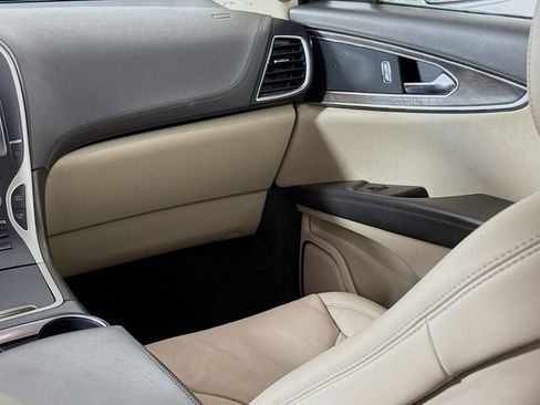 Used 2018 Lincoln MKX Reserve w/ Lincoln MKX Climate Package image 24