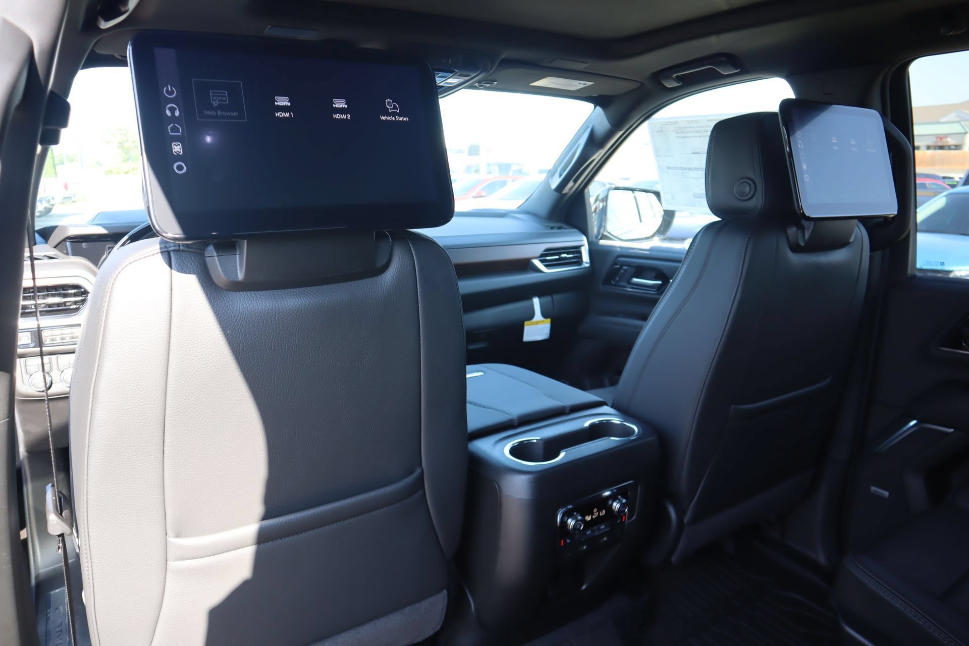 New 2026 GMC Yukon Denali w/ Denali Reserve Package AWD/4WD image 16
