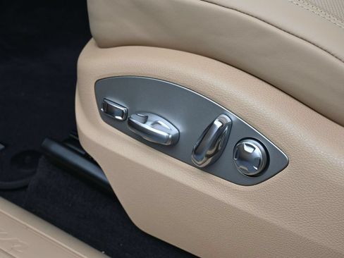Certified 2026 Porsche Macan AWD/4WD image 17