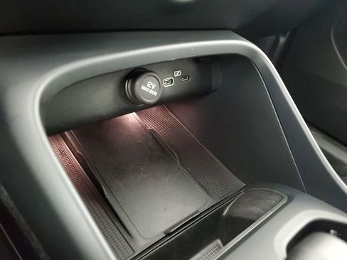 Certified 2025 Volvo XC40 B5 Core image 33