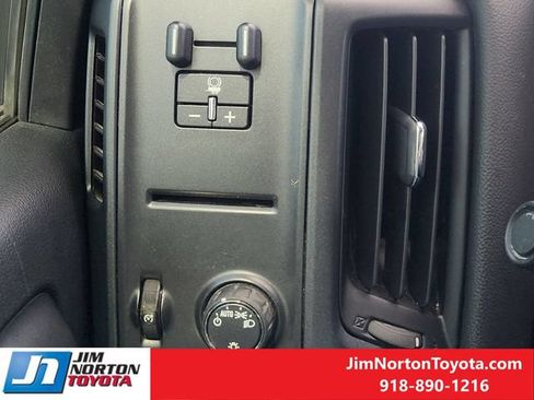 Used 2018 Chevrolet Silverado 1500 Custom w/ Custom Value Package RWD image 23