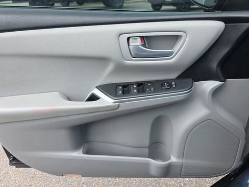 Used 2017 Toyota Camry LE image 12