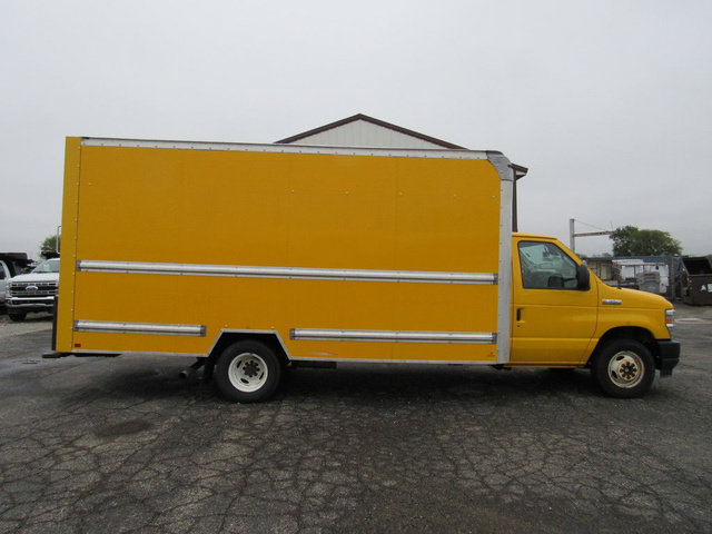 Used 2022 Ford E-350 and Econoline 350 Super Duty RWD image 2