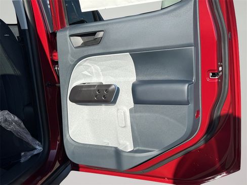 New 2025 Ford Maverick XLT image 29