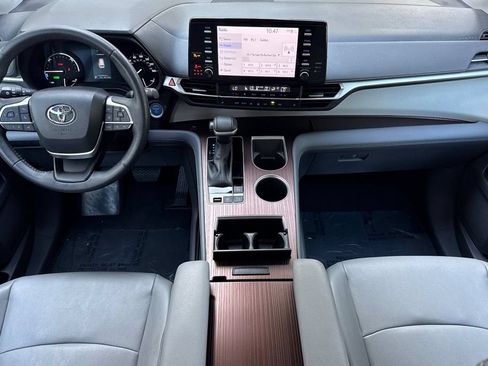 Certified 2024 Toyota Sienna XLE FWD image 12